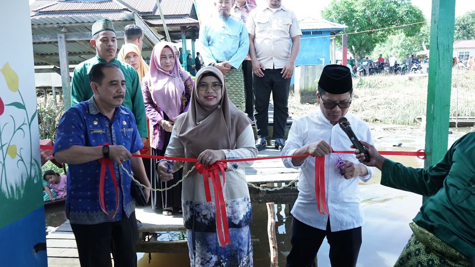Resmikan Perpustakaan Terapung, Bupati Harap Gerakan Moral 1000 Perpustakaan Mampu Tingkaatkan Minat Baca Masyarakat
