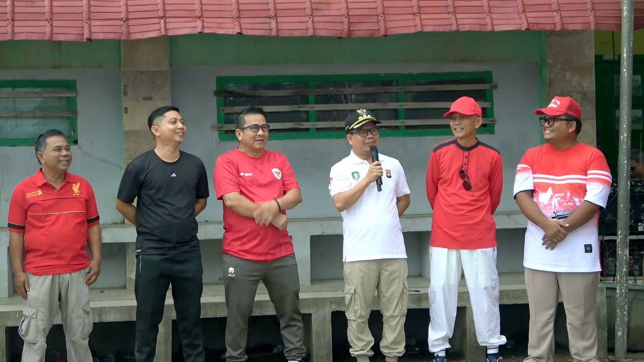 Bupati satono lepas jalan santai dalam rangka hut ri ke 79 desa durian sambas di gabsis