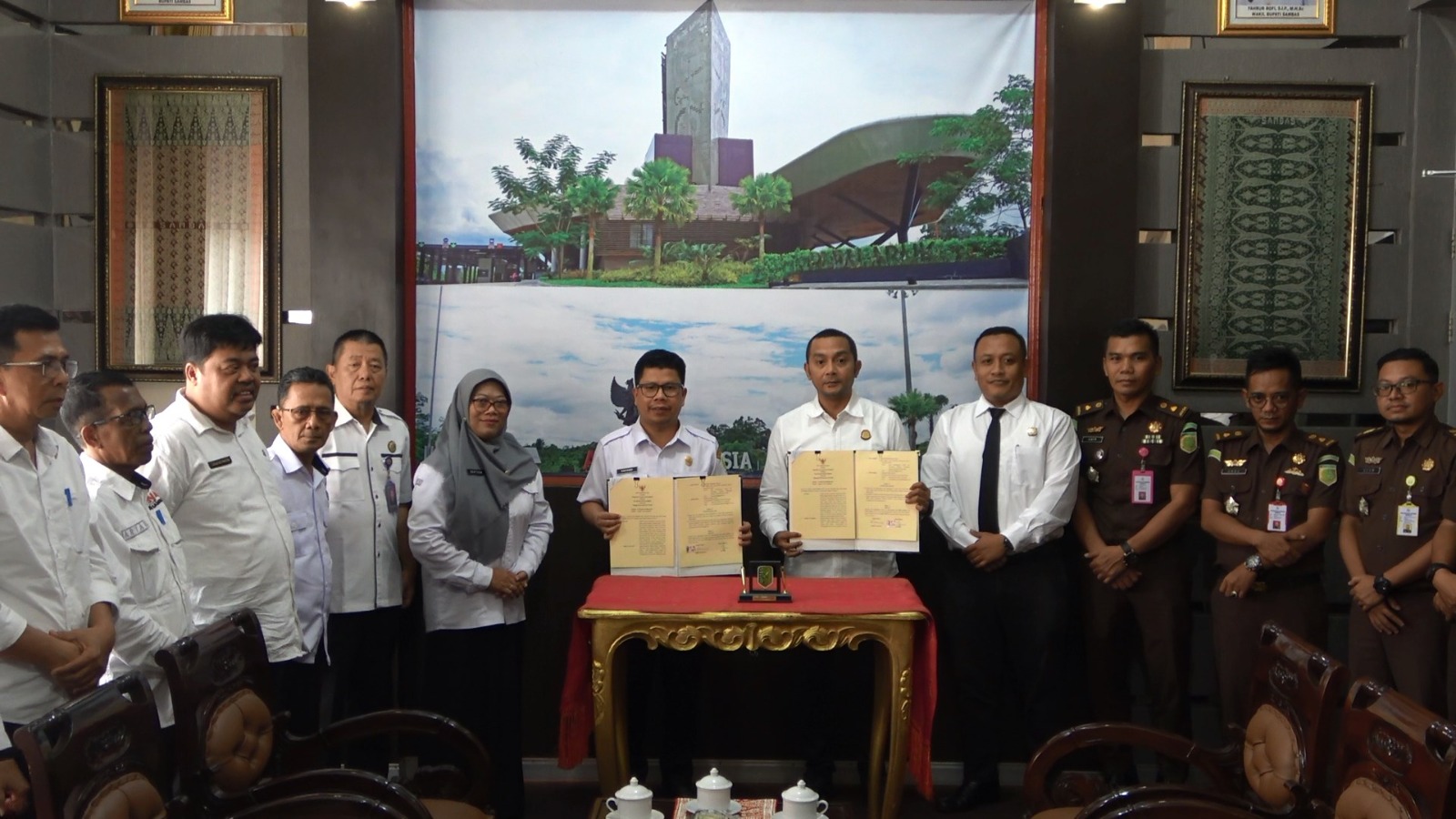 Perpanjang Mou Bersama Kejari Sambas, Bupati Sambas Harap Pembangunan di Sambas  Clean, Clear and No Criminal