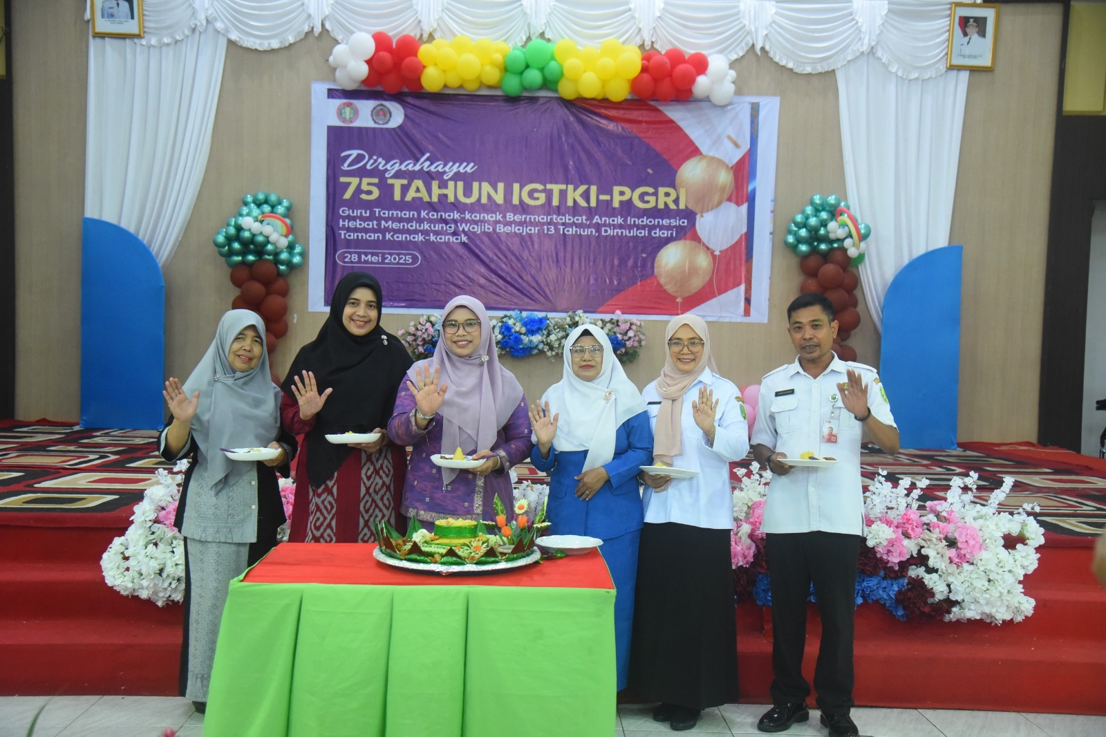 BUNDA PAUD YUNISA DI DIRGAHAYU IGTKI PGRI KE 75 HARAP PARA PENDIDIK TETAP SOLID DAN SEMANGAT MENDIDIK ANAK DIDIKNYA