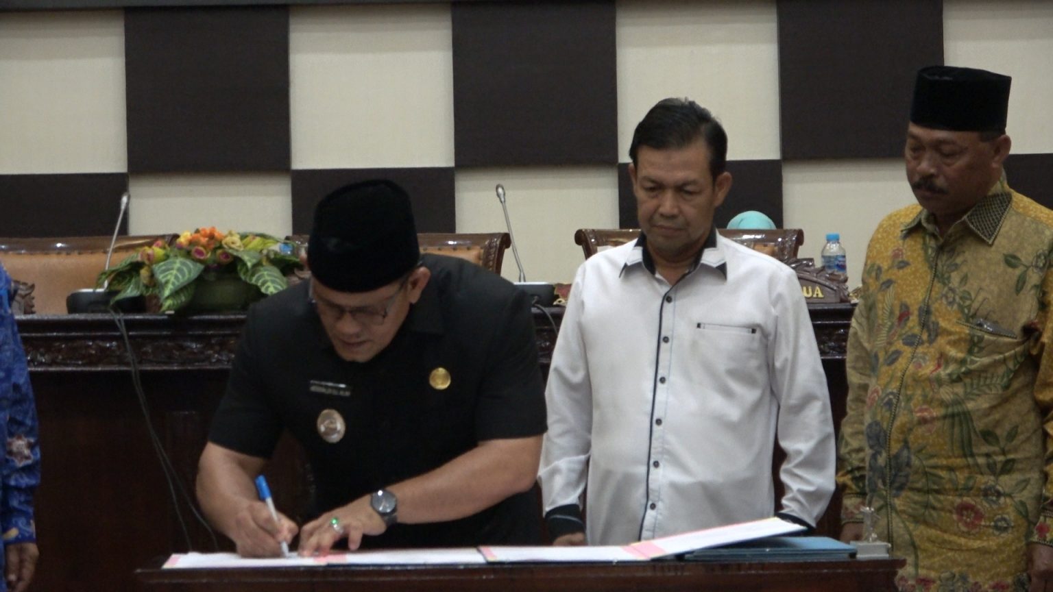 Pemkab Sambas dan DPRD Tandatangani KUPA-PPAS APBD Perubahan 2025