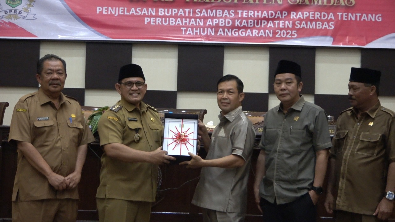 Wakil Bupati Heroaldi Jelaskan Raperda Perubahan APBD Sambas Tahun Anggaran 2025