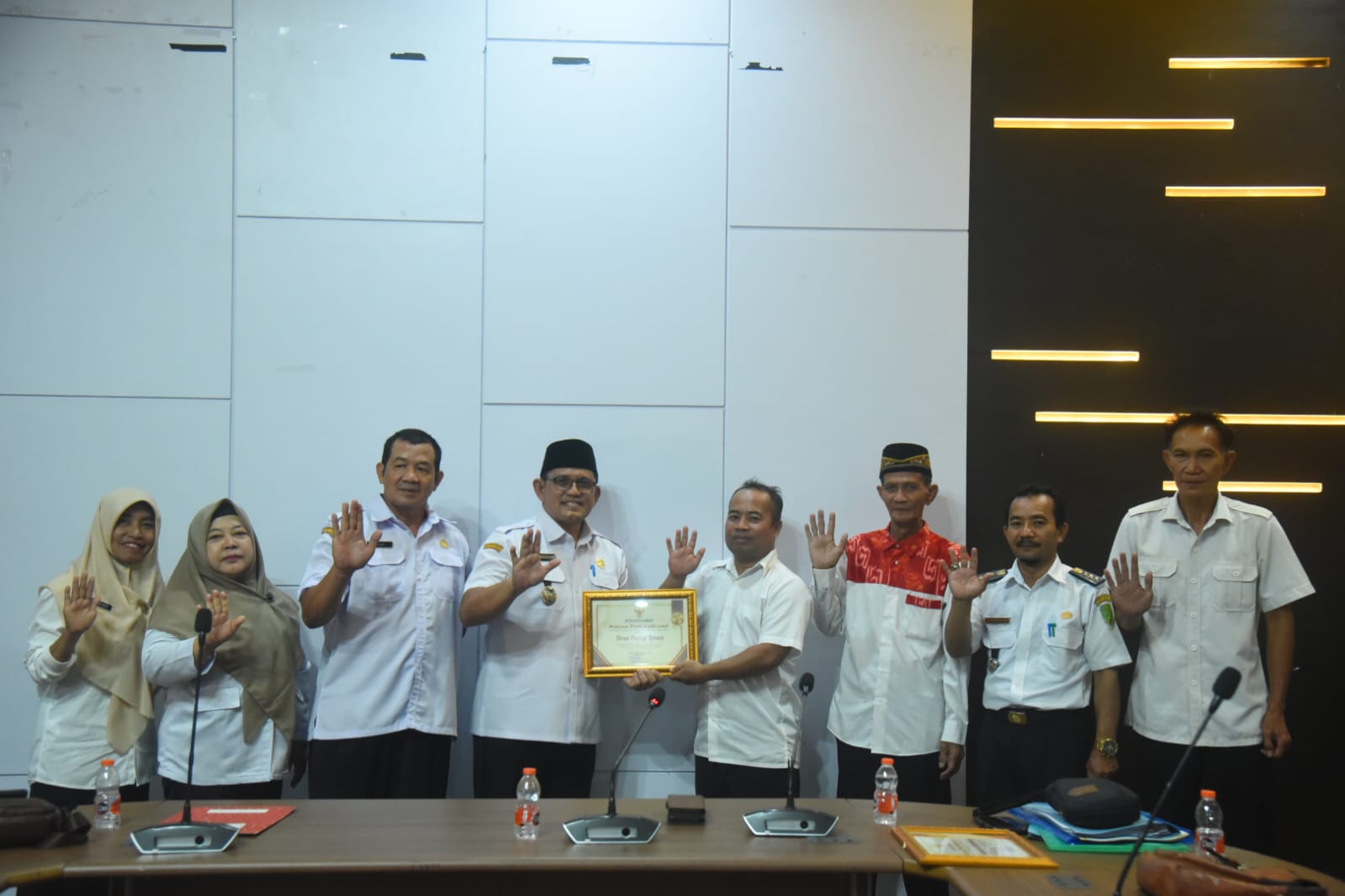 Wakil Bupati Sambas Apresiasi Pemdes Se-Kecamatan Sejangkung terkait penuntasan RKPDes 2026