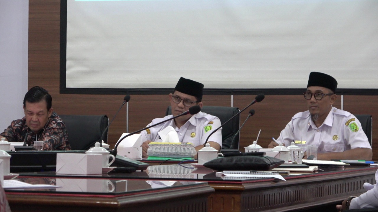 PEMKAB SAMBAS KOMITMEN KAWAL ASPIRASI MASYARAKAT TERKAIT STATUS KAWASAN PERTANAHAN DI SAJINGAN BESAR