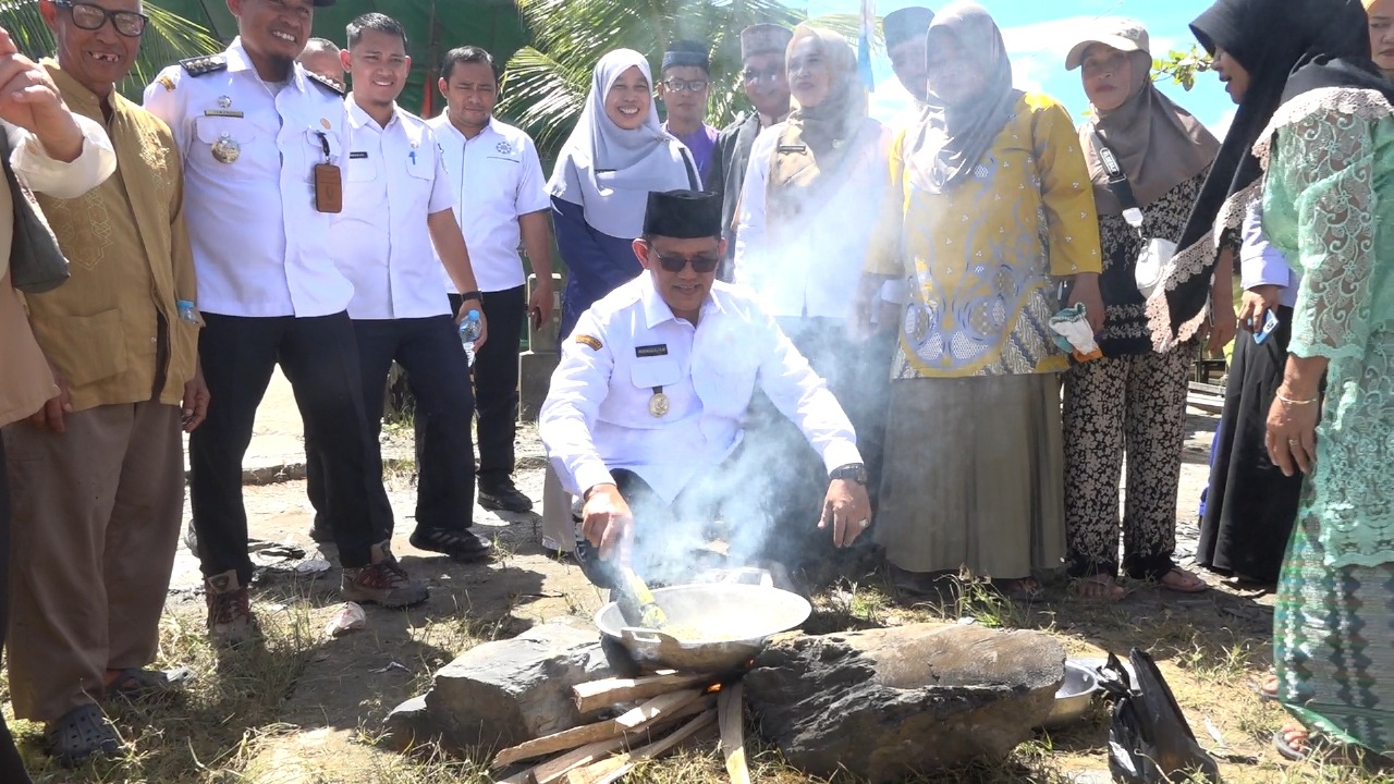 BUKA NUNGAS TAON DI GELIK, HEROALDI HARAP KEDEPAN SELURUH DESA DI SELAKAU TIMUR IKUT BERPARTISIPASI