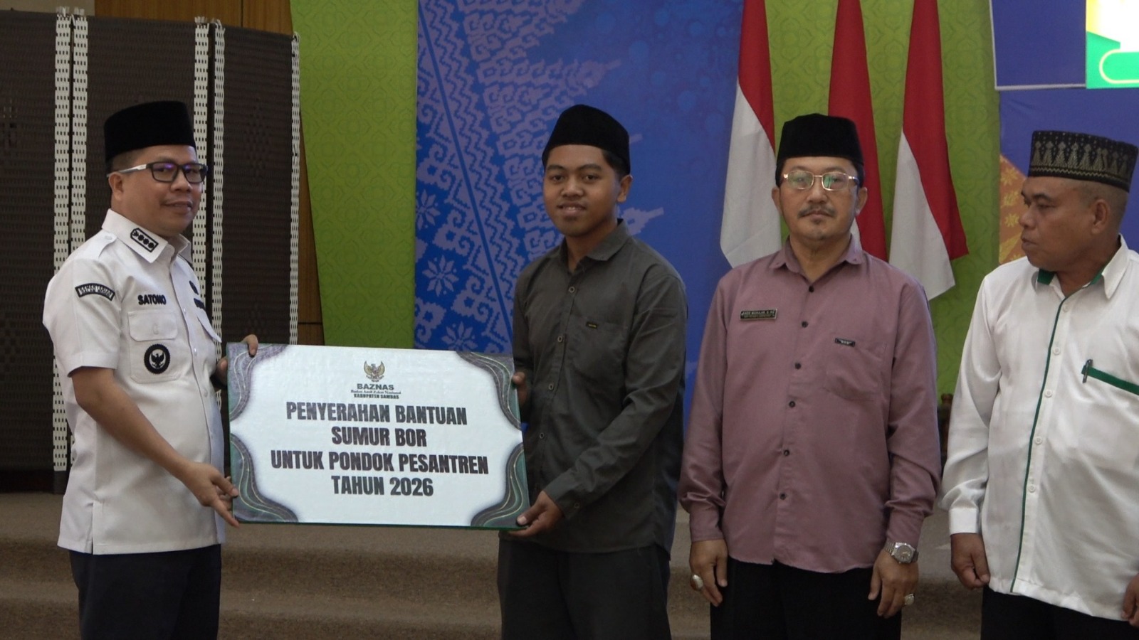 BUPATI SAMBAS BUKA SOSIALISASI ZIS, TEKANKAN SINERGI DAN PARTISIPASI MASYARAKAT