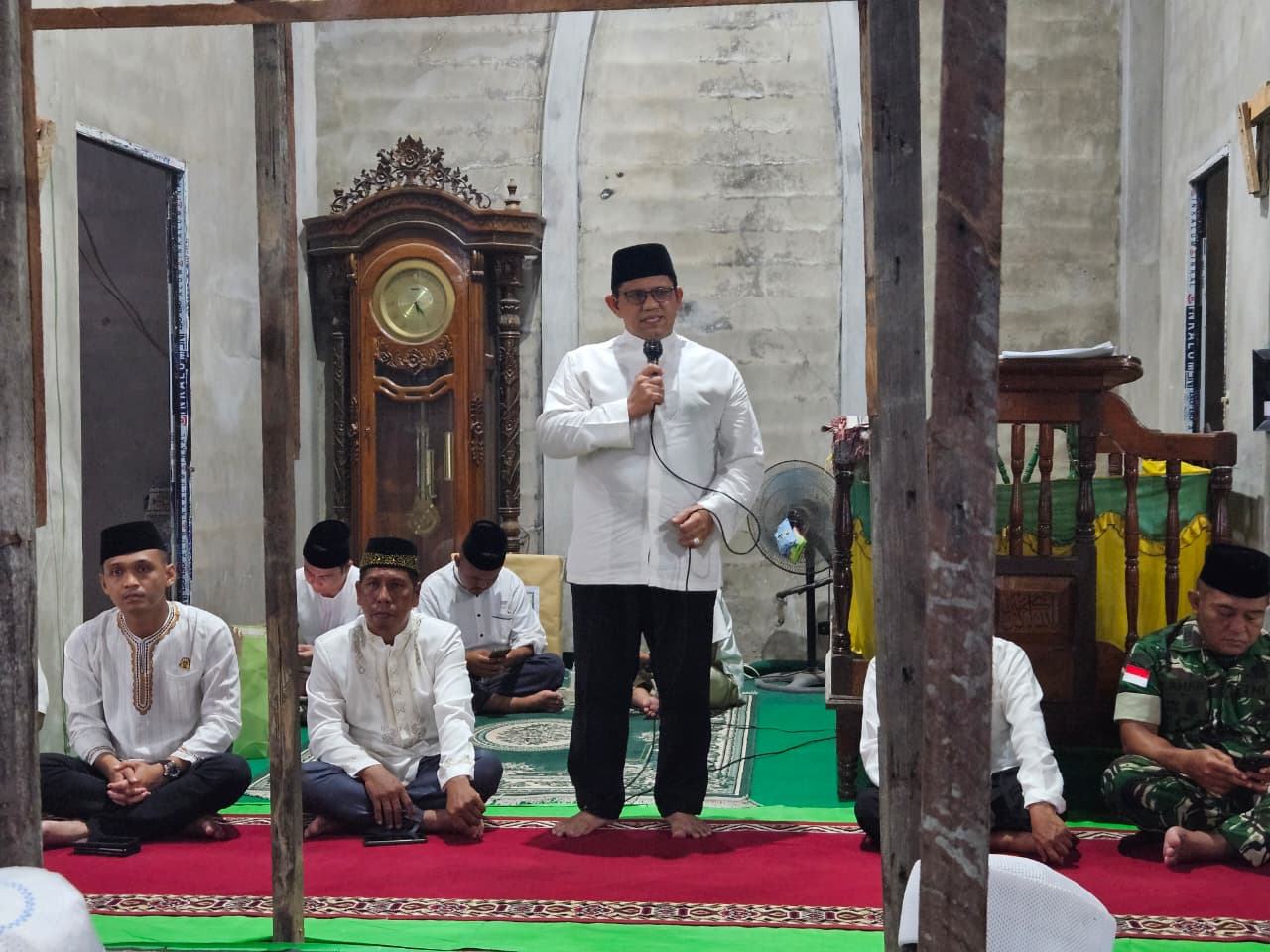 SAFARI RAMADHAN DI DESA SARANG BURUNG KUALA, WABUP HEROALDI TEKANKAN KESEIMBANGAN IBADAH DAN KEIKHLASAN