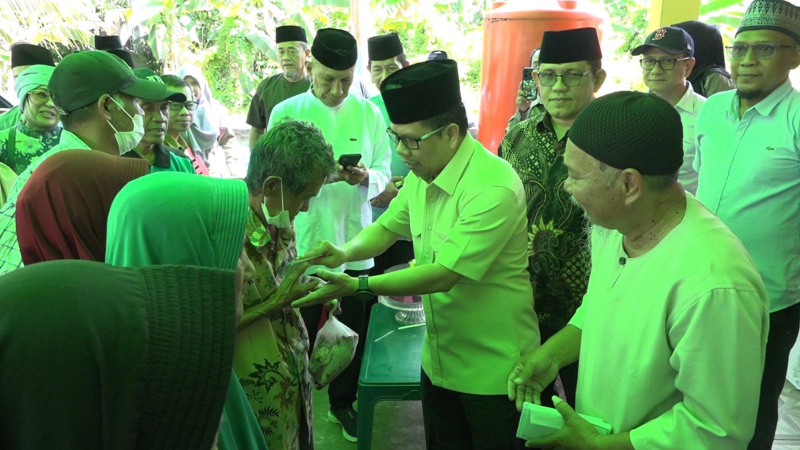 Sambas Terbanyak Potong Hewan Kurban di Kalbar, Satono Serahkan Daging Kurban Presiden untuk Warga Mekar Sekuntum