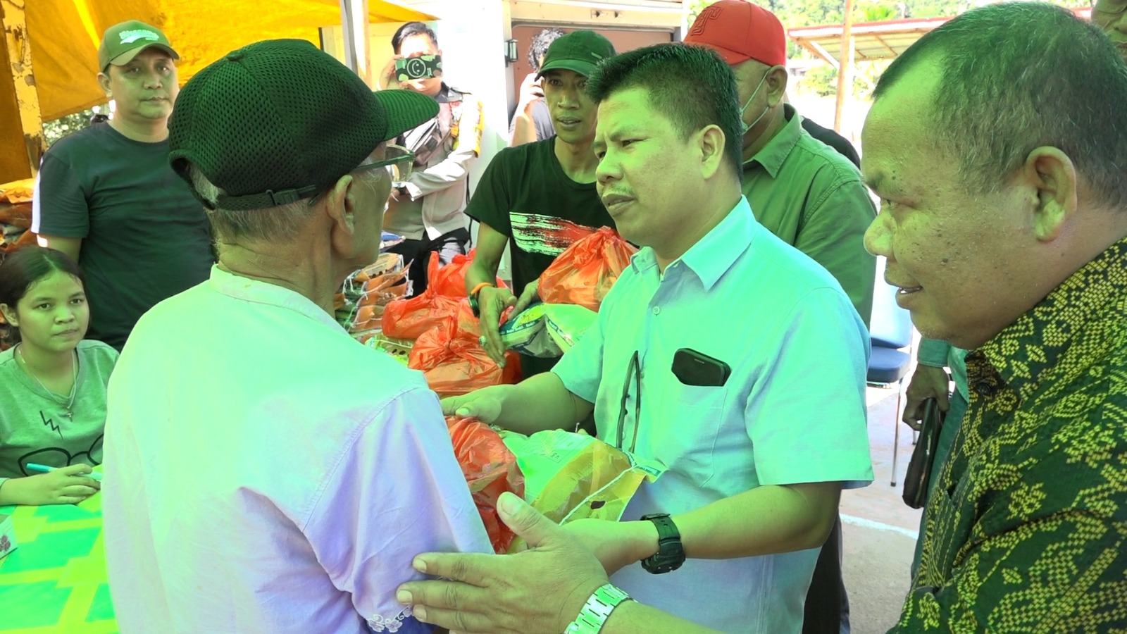 PASAR MURAH SAJINGAN DI SERBU WARGA, BUPATI SATONO : SEMOGA BERMANFAAT UNTUK MASYARAKAT