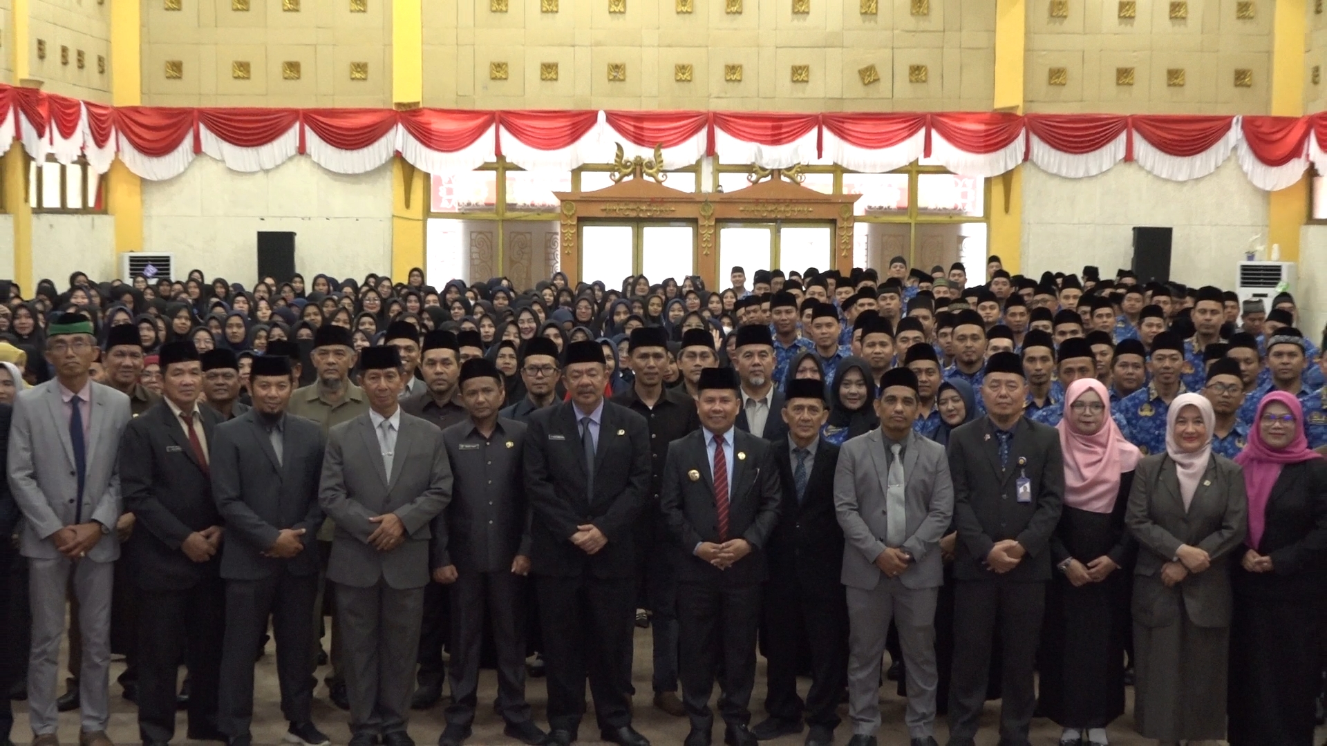 BUPATI SATONO LANTIK 441 PEJABAT PEMDA KAB. SAMBAS