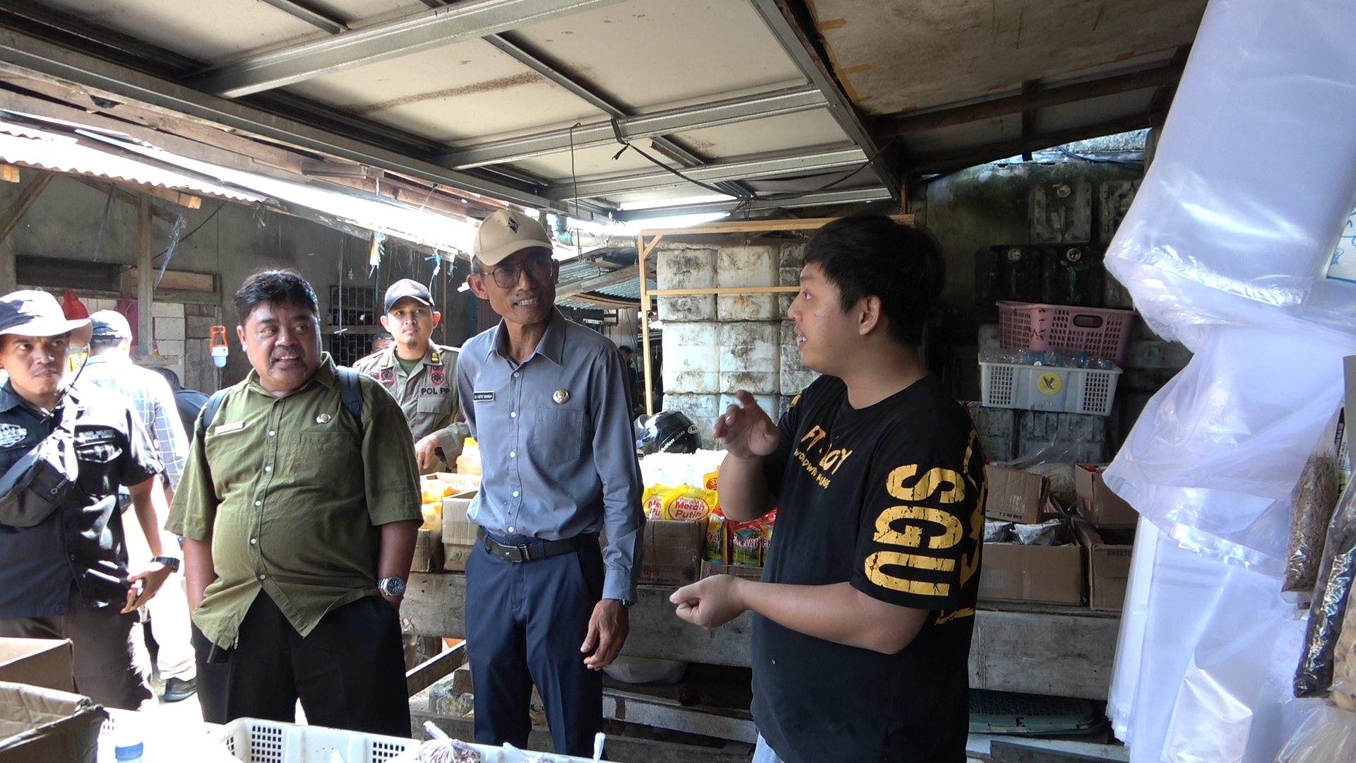 DISKUMINDAG LAKUKAN MONITORING HARGA KEBUTUHAN POKOK JELANG IDULFITRI
